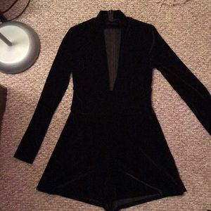Smooth velvet black romper